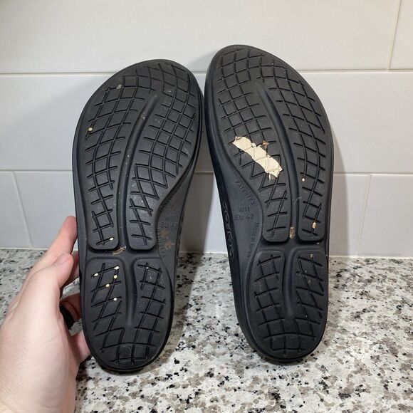 Oofos Oolala Women's Thong Sandals Size 11 Black Red Calypso Ombre Fade Recovery - Picture 7 of 8